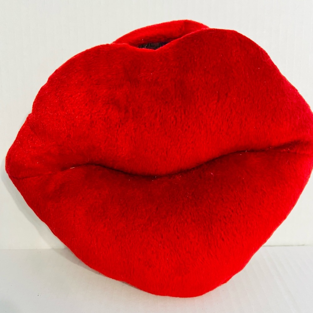 Head Case Red Lip-Shaped Plush Case